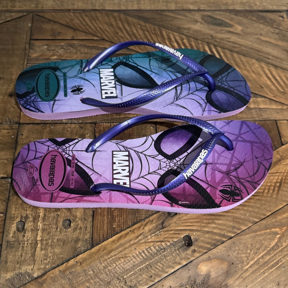 Havaianas Marvel Spider-Man Flip Flops - Purple and Black - Picture 3 of 6